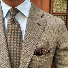 Viola Milano “Sand Floral” silk tie Der Gentleman, Sharp Dressed Man, Suit Style, Mens Fashion Suits, Well Dressed Men, Gentleman Style, Business Attire, Suit Fashion, Fashion Mode