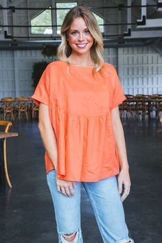 Get ready to rock that babydoll look with our Luciana top! Designed with an oversized fit, this cotton top features short sleeves, a round neck, and a handy chest pocket. Perfect for a playful and effortless style! General Info: 70% Cotton, 30% Linen Hand Wash Cold; Line Dry Babydoll Style Oversized Short Sleeves Round Neck Chest Pocket Back Button Closure Fit Guide: Shape & Fit: Relaxed, Oversized Fabric Elasticity: No Stretch Fabric Texture: Linen Blend Model Info: Height: 5’10” | Bust: 32" | Waist: 24" | Hip: 34” | Size Shown: Small