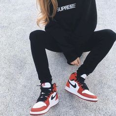 Streetwear Mode, Extraordinary Women, Mode Inspo, Nike Outfits, Streetwear Outfit, Womens Shoes Wedges, Look Cool, Streetwear Fashion, A Girl