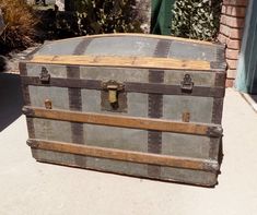 an old trunk is sitting on the sidewalk