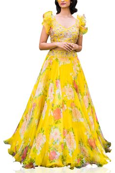 Yellow Floral Lehenga, Make Crop Top, Long Frock Models, Victoria’s Secret Models, Chifon Dress, Model Off Duty Style, Mrunalini Rao, डिजाइनर कपड़े