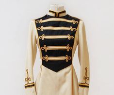 Band Majorette Uniform, Band Uniforms Design, Bellhop Uniform, Marching Band Outfits, Hussar Uniform, Majorette Costumes, Military Inspired Fashion, Military Jacket Women