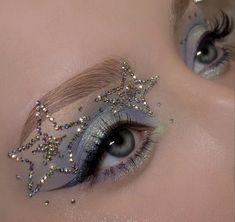 Unique Makeup Looks, Shower Makeup, Funky Makeup, Mekap Mata, Sparkly Makeup, 귀여운 음식 그림, Cute Eye Makeup, Artist Makeup, Graphic Makeup