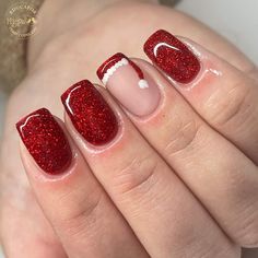 Christmas Nails Art Short, Basic Sparkly Nails, New Christmas Nails, Nail Designs Very Short Nails, Christmas Nails Basic Short, Red Nail Designs For Christmas, Simple Dark Christmas Nails, December Dip Nails Christmas, Red Xmas Nails Simple