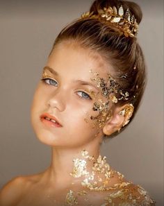 Gold Costume Ideas, Gold Face Paint, College Makeup, Junk Kouture, Goddess Makeup, Angel Makeup, Gala Ideas, High Fashion Makeup, Gold Costume