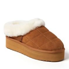 Trust us: they're as cozy as they look. With genuine shearling offering all over comfort and genuine suede providing proven indoor/outdoor durability, these clogs are a must for relaxing anytime, anywhere. Adorned with quilted details and a plush cuff, you're sure to stay cozy with these memory foam clogs. Shearling Slippers, Ballerina Slippers, Outfit Wedding Guest, Clog Slippers, Platform Clogs, Oxford Heels, Closed Toe Shoes, Moccasins Slippers, Flip Flop Slippers