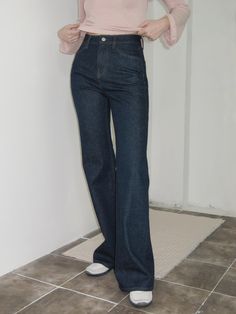 This is a casual and minimal pants by NONMUTE that is made out of high quality and sturdy material. With distinctive mood of the design and comfortable wear, you can style it for your casual daily outfit.- Slim boots cut silhouette- Sturdy cotton blend denim fabric- Casual and comfortable mood Non-stretch High Rise Pants For Everyday, Modern Baggy Wide Leg Jeans, Modern Baggy Wide-leg Jeans, Chic Dark Wash Pants For Everyday, Versatile Dark Wash Full Length Pants, Versatile Full Length Pants With Five Pockets, Versatile Full-length Dark Wash Pants, Modern Dark Wash Full-length Bottoms, Modern Full-length Dark Wash Bottoms