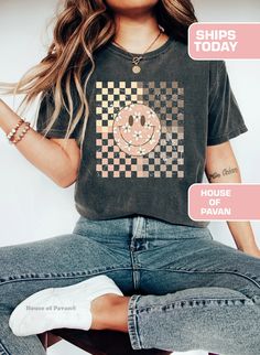 Smiling Flower Shirt Vintage Smiley Face Trendy Graphic - Etsy Vintage Smiley Face, Smiling Flower, Women Birthday, Boho Shirts, Checkered Shirt, Flower Shirt, Comfort Colors Tee, Sleep Shirt, Retro Shirts