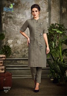 Casual Kurtis, Simple Kurti, Anime Kitten, Basic Embroidery, Girls Dress Sewing Patterns, Blouse Back Neck Designs