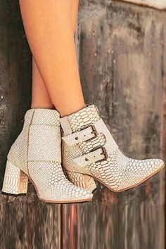 Animal Print High Heels, Bird Shoes, High Heel Stiefel, High Heel Ankle Boots, Handcrafted Boots, White Booties, Boots For Short Women, Freebird By Steven, Zipper Heels