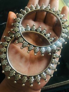 Traditional Oxidized Bangle For Wedding, Silver Bangle With Oxidized Finish For Festival, Festive Traditional Bangle With Oxidized Finish, Antique Oxidized Bangle For Festivals, Vintage Oxidized Finish Bangle For Festivals, Oxidized Bangles, Indian Bangles, Bangles Indian, Western Outfit