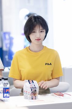 Korean Short Hair Bob, Short Hair For Chubby Faces, Kpop Short Hair, Chin Length Hair