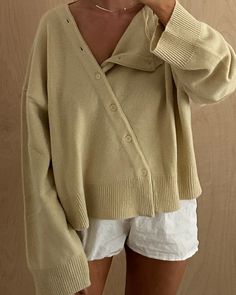 The asymmetric cashmere knit in wheat in a size L/XL on a size 6 / 5’6 frame Spring 2025 Fashion Trends, Modest Beauty, Garment Of Praise, Winter Attire, Autumn Fits, Chill Fits, Fall Wardrobe, Sweater Weather, Autumn Winter Fashion