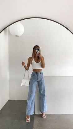 Follow our Pinterest Zaza_muse for more similar pictures :) Instagram: @zaza.muse | Simple Jeans And Heels Outfit, Skandinavian Fashion, Pastry Chef, Outfit Goals, Fashion Mode