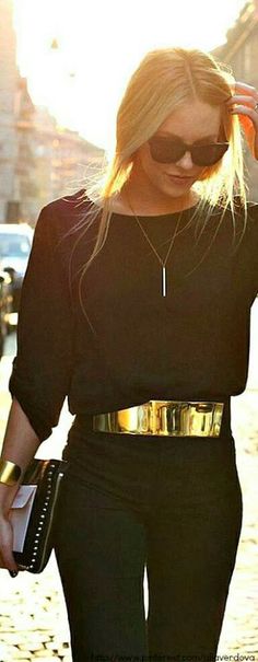 Style Combination - Black Blouse, Handbag and Pants with Golden Belt and Bracelets Early Fall Fashion, Street Mode, Mode Prints, October Fashion, Walking Down The Street, Rocker Girl, Wearing Sunglasses