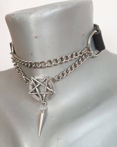 Leather choker with chains and pentagram. Roller buckle in the back for closing. Large acrylic spike. Handmade Adjustable Alternative Jewelry, Adjustable Punk Style Necklace For Alternative Fashion, Alternative Style Jewelry With Adjustable Chain, Silver Adjustable Alternative Necklace, Edgy Adjustable Nickel-free Necklace, Alternative Adjustable Necklace For Festivals, Wicca Pentagram, Chica Punk, Chain Harness