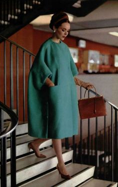 Pierre Cardin, 1961. Fotografi Fesyen, Mode Prints, Vogue Vintage, Fashion 1960s, Dior Haute Couture, Stil Elegant, Retro Mode, 1960s Fashion