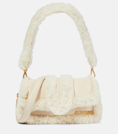 Le Petit Bambimou Doux Shearling Trimmed Shoulder Bag in Beige - Jacquemus | Mytheresa Jacquemus Bag, Leather Messenger Bag, Leather Messenger, Light Beige, Gold Tone Metal, Flip Flop, Valentino Garavani, Miu Miu, Bottega Veneta