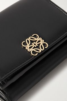 Find LOEWE Embellished Glossed-leather Wallet on Editorialist. Loewe's wallet is embellished with the brand's 'Anagram' logo, which was first designed by Spanish artist Vicente Vela in 1970. It's been crafted in the house's native Spain from glossed-leather and opens to reveal compartments for your cards, bills and receipts. Classic Leather Wallet With Metal Logo, Luxury Leather Wallets With Metal Logo, Luxury Formal Wallet With Metal Logo, Elegant Formal Wallet With Metal Logo, Loewe Wallet, Spanish Artists, Your Cards, Zip Wallet, Card Holder Wallet