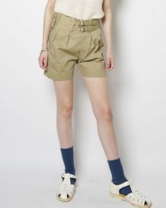 ヴィンテージアンティークピース






サイズ（S）










A


24"















B


13"














C


29,5"





 





































 
サイズリファレンス：
モデルは5'7 "/ 172cm Spring High Waist Shorts With Belt Detail, Casual High-waisted Belted Bottoms, Casual High Waist Belted Bottoms, Trendy Belted Mid-rise Bottoms, High-waisted Khaki Shorts For Work, Trendy Mid-rise Belted Bottoms, Belted Short Length Spring Bottoms, Fitted Belted Short Bottoms, Fitted Short Belted Bottoms