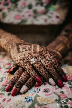 Kshitiz Sharma Photography Bride Mehandi Photography, Pose With Bride, Mehandi Photography, Mehendi Pictures