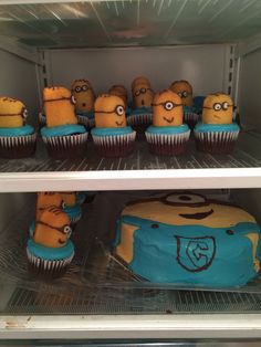 there are many cupcakes that have been made to look like minion characters