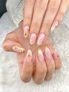 gold nails prom glitter celestial nails aesthetic astrolgy stars sparkly marble tip almond nails Wicked Glinda Nails, Nail Inspo Short Simple, Gold Sparkles Nails, Glinda Nails Wicked, Gold Nails Prom, Tip Almond Nails, Gold Sparkle Nails, Celestial Nails, Nyc Nails