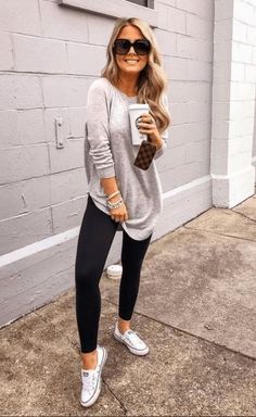 Classy Fall Outfits, Converse Outfits, Look Legging, Casual Summer Outfits For Women, Summer Outfits Women Over 40, Active Outfits, Tumblr Outfits, Legging Outfits, Elegante Casual