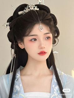 Historical Chinese Hairstyles, Ancient China Hairstyles, Ancient Chinese Makeup, Lore Building, Chinese Traditional Makeup, Traditional Chinese Hair, Hanfu Makeup