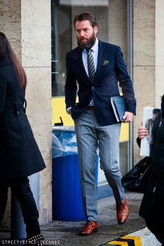 Sport Coat With Jeans, Sport Coat And Jeans, Navy Blazer Men, Berlin Street, Men With Street Style, Gq Style