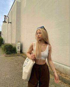 Preppy Girl Pfp, White Girl Outfits, Blonde Hair Girl, Girl Pfp, Preppy Girl, High Fashion Outfits, Causual Outfits, Samara, Ulzzang Girl