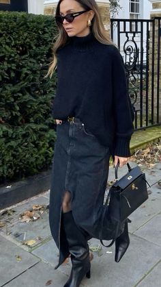 New York Street Style Autumn, Autumn Outfits Women Classy, Autumn Midi Skirt Outfit, Milan Street Style Winter 2023, Fall 2024 Fashion Trends Street Style, Black Jeans Skirt Outfit, Jean Skirt Fall Outfits, Milan Street Style 2023, Fall Skirt Outfits With Boots