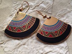 "Laurel Burch BLACK MALI FANS Brass Cloisonne Earrings French Earwires Vintage Jewelry 1980s  Laurel Burch Cloisonne Earrings done in minimalist colors; cool vintage finds from the 1980s. Two beautiful black and gold matte finish brass Cloisonne fans. Each measure approx. 1.25\" X 1\" with 14k Gold Filled French Ear Wires with gold beads & coils. Named and signed on the back: MALI/ Laurel Burch. A Genuine LAUREL BURCH COLLECTIBLE from the mid-1980s. This pair is in nice condition, with no chips or repairs. There are some very light scratches and minimal wear around the edges. These black beauties were favorites of mine. Laurel Burch went on to launch her business, now called Laurel Burch Artworks, on February 24, 1960. She began making paintings commissioned by restaurants, businesses, and Black Retro Handmade Jewelry, Retro Black Handmade Jewelry, Black Retro Earrings, Cloisonne Earrings, Vintage Jewelry Box, Laurel Burch, Pin Pendant, Earrings Black, Cool Vintage