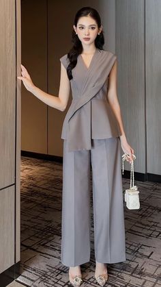 Stylish Business Outfits, Chinese Fancy Dress, Recovery Food, Elegant Summer Dresses, New Look Fashion, Blouse Casual Fashion, Elegant Outfit Classy, Fashion Top Outfits, Surgery Recovery