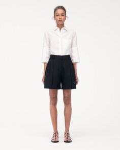 Pleated Short Formal Summer Bottoms With Pleated Waist, Classic Linen Bermuda Shorts For Summer, Tailored Formal Shorts For Summer, Tailored Formal Shorts, Fitted Pleated Waist Shorts For Work, Elegant Short Linen Bottoms, Elegant Fitted Shorts With Pleated Waist, Formal High-waisted Shorts For Spring, Elegant Fitted Pleated Waist Shorts