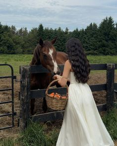 princess, Disney, horse, rode, ride, Instagram, girl, hairstyles Femininity Aesthetic, Life In Paradise, Horse Riding Clothes, Horse Fashion, Photo Recreation, Horse Aesthetic, Horse Grooming, Hipster Wallpaper, Horse Quotes