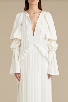 Resort Looks, Fashion Trend Board, Chic Clothing Style, Sleeves Designs For Dresses, Holiday Resort, Velvet Fashion, Fashion Images, Resort Style