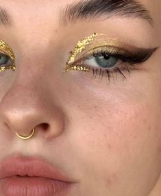 Golden Makeup, Make Up Gold, Fairy Makeup, Gold Makeup, Glitter Makeup