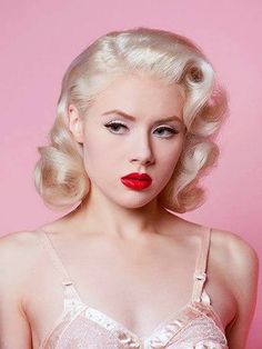 Pinup Makeup Tutorial, Cabelo Pin Up, 1950s Makeup, Pinup Makeup, Pin Up Makeup, 1950s Pinup, 1950s Hairstyles, Drag Make-up, 50s Hairstyles