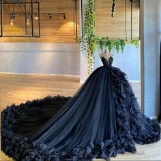 Wedding Dresses With Train, Unique Prom Dress, Dresses With Train, Debut Gowns, Prom Dress With Train, Black Wedding Dress, Dress Ball Gown, Unique Prom Dresses