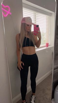 Gym Poses Women Mirror, Body Mirror Pics Blonde, How To Take Gym Mirror Pics, Volleyball Leggings, Hot Blonde Mirror, Yoga Pants With Pockets, High Waist Yoga Pants, Fleece Leggings, Lululemon Outfits