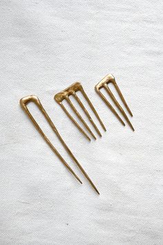 Bronze Hair Pins – Una Brass Hair Pin, Bronze Hair, Twist Bun, Hair Scarf Styles, Types Of Hair, Hair Scarf, Shoulder Length Hair, Length Hair, Scarf Hairstyles