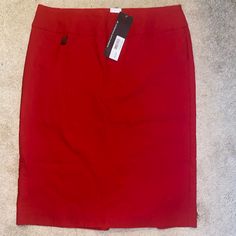 Short Cent Split On Back. Red Stretch Knee-length Pencil Skirt, Red Lined Pencil Skirt, Red Knee-length Mini Skirt For Work, Casual Red Pencil Skirt For Work, Red Mini Pencil Skirt With Lining, Red Lined Mini Pencil Skirt, Red Pencil Skirt, Red Pencil, On Back