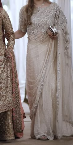 Saree Collection Latest, White Organza Saree, Couple Outfit Ideas, Asian Bridal Dresses, Pakistani Wedding Outfits, Pakistani Fancy Dresses