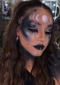 Pagan Makeup, Halloween Backgrounds Wallpapers, Halloween Nails 2022, Nail Designs Halloween, Witchy Makeup, Wallpapers Halloween, Pfp Halloween, Halloween Tattoo Ideas