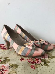 These gorgeous shoes were made in the 1960s or 1970's by the brand De Liso. They are women's size 6, though please go off the measurements given below. Please contact me for any more information. They are in good condition besides a few small snags or other flaws. See pics. Are still in good sturdy shape. They are clean and ready to use. Spring Vintage Round Toe Heels, Vintage Spring Heels With Round Toe, Vintage Round Toe Heels For Spring, Pink Retro Closed Toe Heels, Retro Pink Low Heel Shoes, Retro Pink Low Heel Heels, Retro Low Heel Pink Heels, Vintage Low Heel Heels For Spring, Retro Pointed Toe Heels For Summer