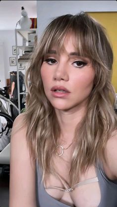 Suki Waterhouse, English Actresses, Debut Album, Hair Ideas, Actresses, Celebrities, Hair Styles, Makeup