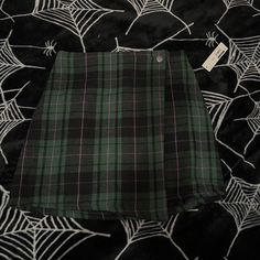 Green Plaid Skirt High Waisted Brand New With Tags Pencil Skirt Fit Emerald Green Plaid Skirt, Green Skirt Aesthetic, Green Skirt Winter, Slytherin Skirt, Green Plaid Skirt Outfit, Skirts Plaid, Long Green Skirt, Green Plaid Skirt, Pleated Denim Skirt