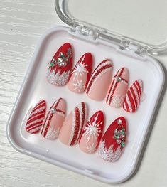 Beautiful set of Press on Nails. Make your Holiday better with these nails. Traditional Christmas Nails, Christmas Nails White And Red, Disney Christmas Nail Designs, Santa Nails Design, Almond Shaped Christmas Nails, Red And White Christmas Nails, Holiday Nails Red, Nails Red And White, Nails Red Christmas