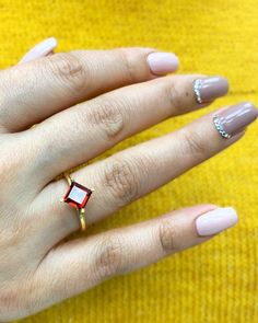 7 mm Princess / Square Red Garnet Dainty Ring, 14K Gold, Genuine Red Gemstone, 4 Prongs Modern Setting, Best Gift for Her, Handmade Ring ◎ Details ◎ ○ Gemstone Details .Natural RED GARNET Princess / Square Cut 7 mm x 7 mm approx. 1.85 ct ○ Gold Details 14K Solid Gold Weight of Ring : approx 3.00 gr Width of Band : 2.25 mm Made to Order HANDMADE ITEM ○ Upgrade to Solid 18K Gold, please click the link below: https://www.etsy.com/listing/962826004 ○ For more BIRTHSTONE Rings : https://etsy.me/2NNWR Classic Red Promise Ring, Garnet Solitaire Jewelry As Gift, Garnet Solitaire Jewelry Gift, Red Solitaire Ring For Promise, Classic Emerald Cut Birthstone Ring As Gift, Red Solitaire Promise Ring, Classic Emerald Cut Birthstone Ring For Gift, Classic Promise Jewelry With Lab-created Ruby, Red Solitaire Birthstone Promise Ring